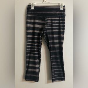 Nike Women’s high rise legging crop ten less plastic bottles one legend pant.S